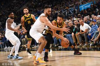 亚历山大33+6霍姆格伦22+11 雷霆轻取活塞迎11连胜.