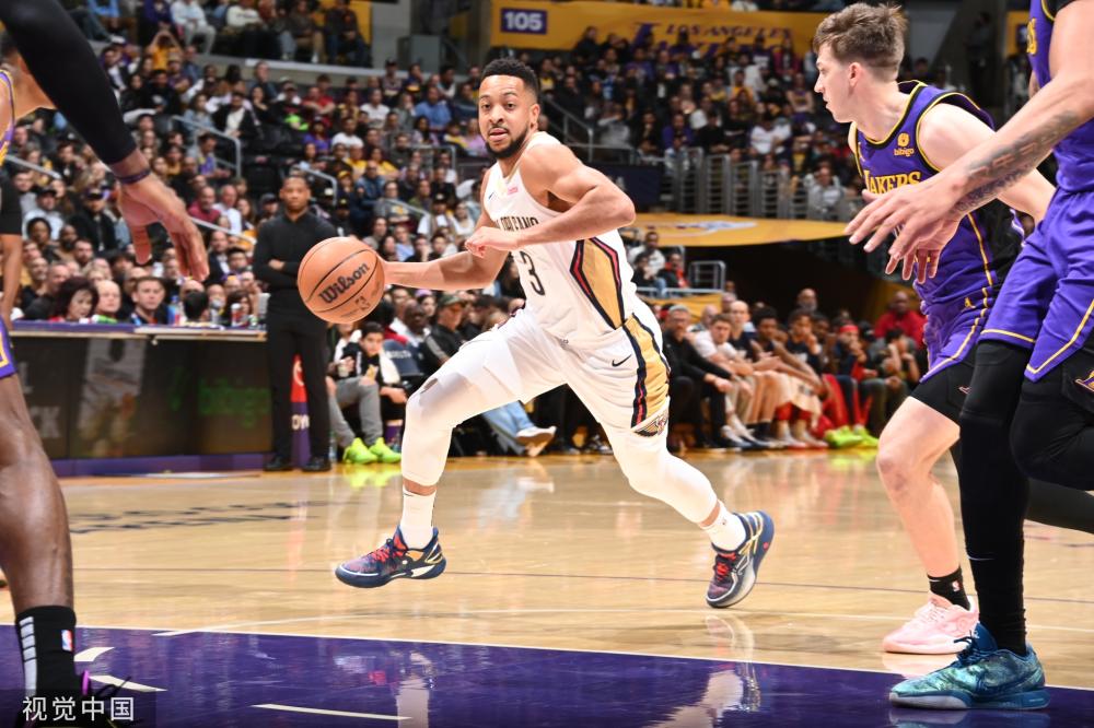 篮板拼抢 篮板拼抢