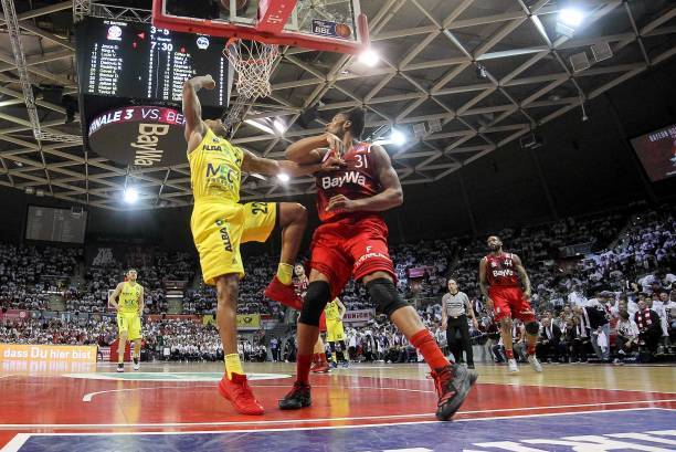 费尔南德斯临危救主 红魔力挫流浪队.