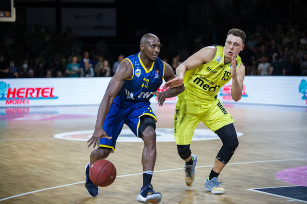 无畏契约新英雄预热，霓虹町地图将回归